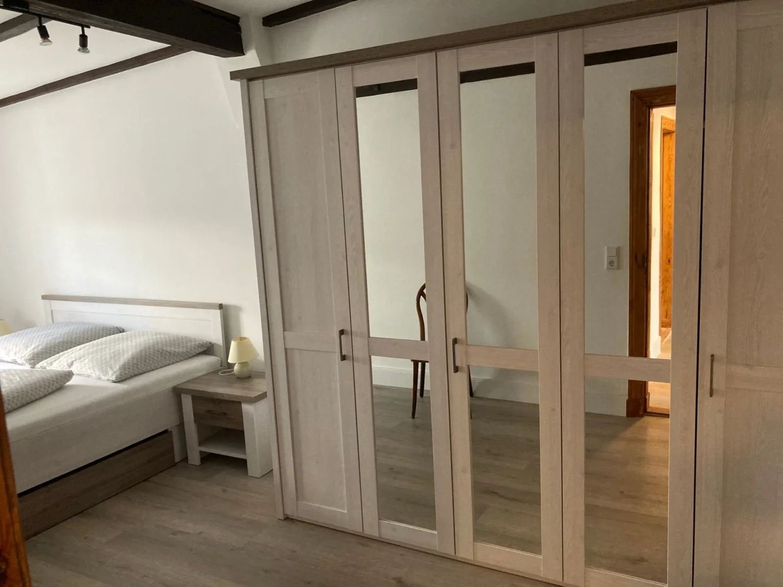 Alt-Berliner Schwanenhof Ferienwohnung DG links