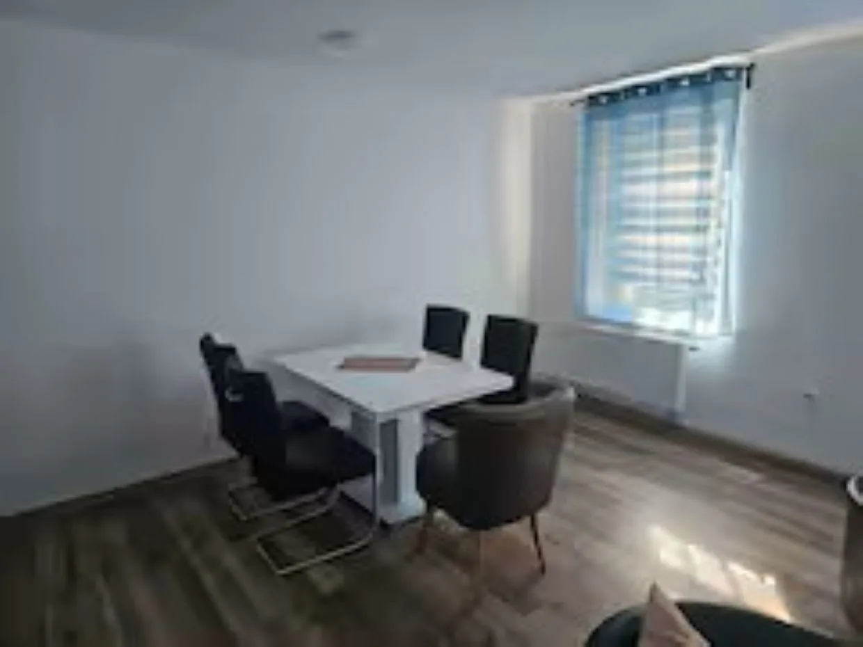 Schöne Vollausgestattete Monteurs- Gästewohnung nähe Raffinerie Leuna  und Geiseltalsee / 0305