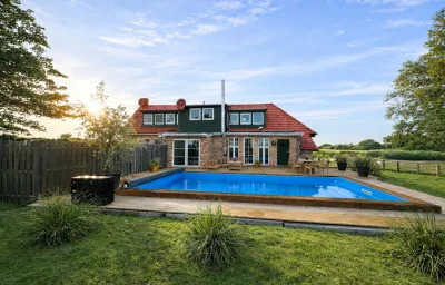 Ferienhaus"Huus an`t Diek" Luxus in Deichnähe mit Pool, Nähe Norddeich