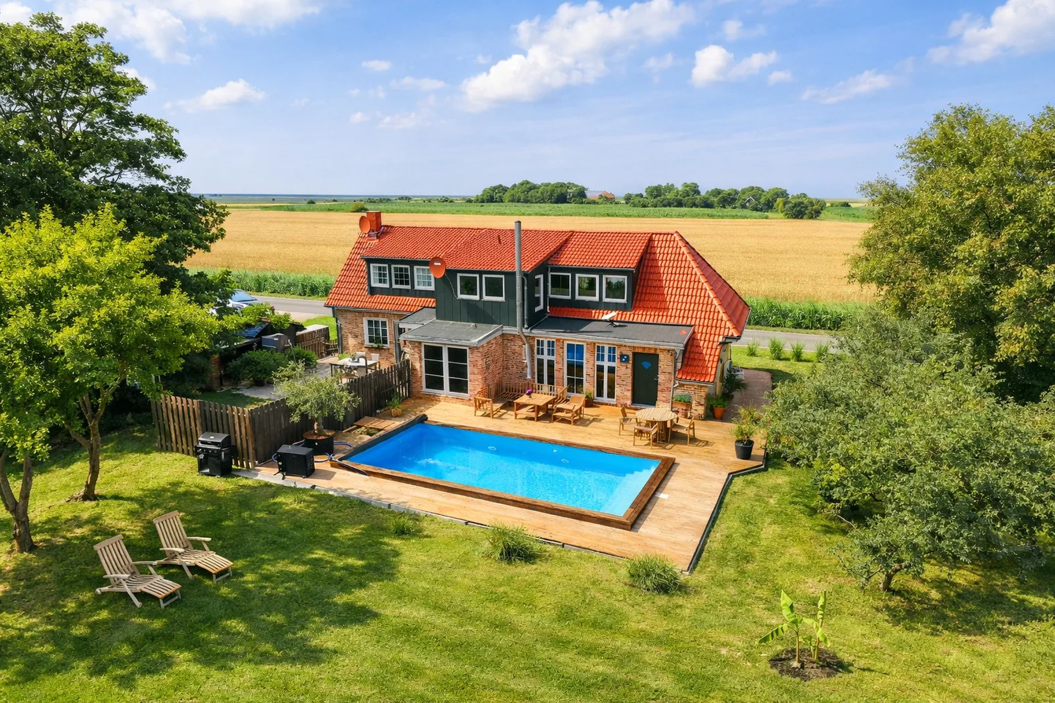 Ferienhaus"Huus an`t Diek" Luxus in Deichnähe mit Pool, Nähe Norddeich