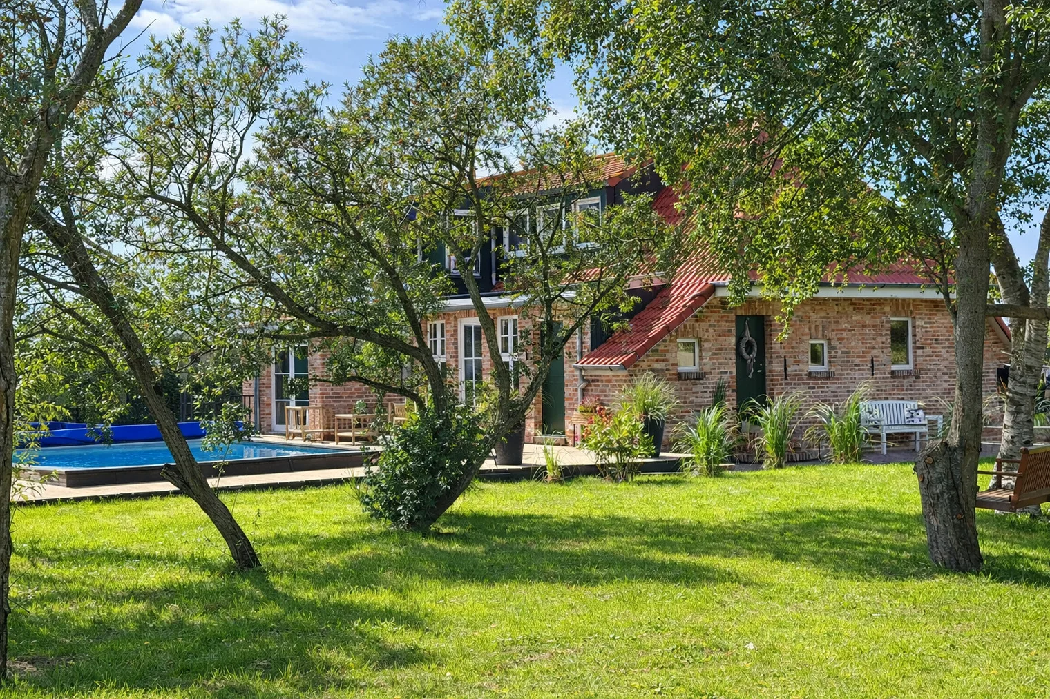 Ferienhaus"Huus an`t Diek" Luxus in Deichnähe mit Pool, Nähe Norddeich
