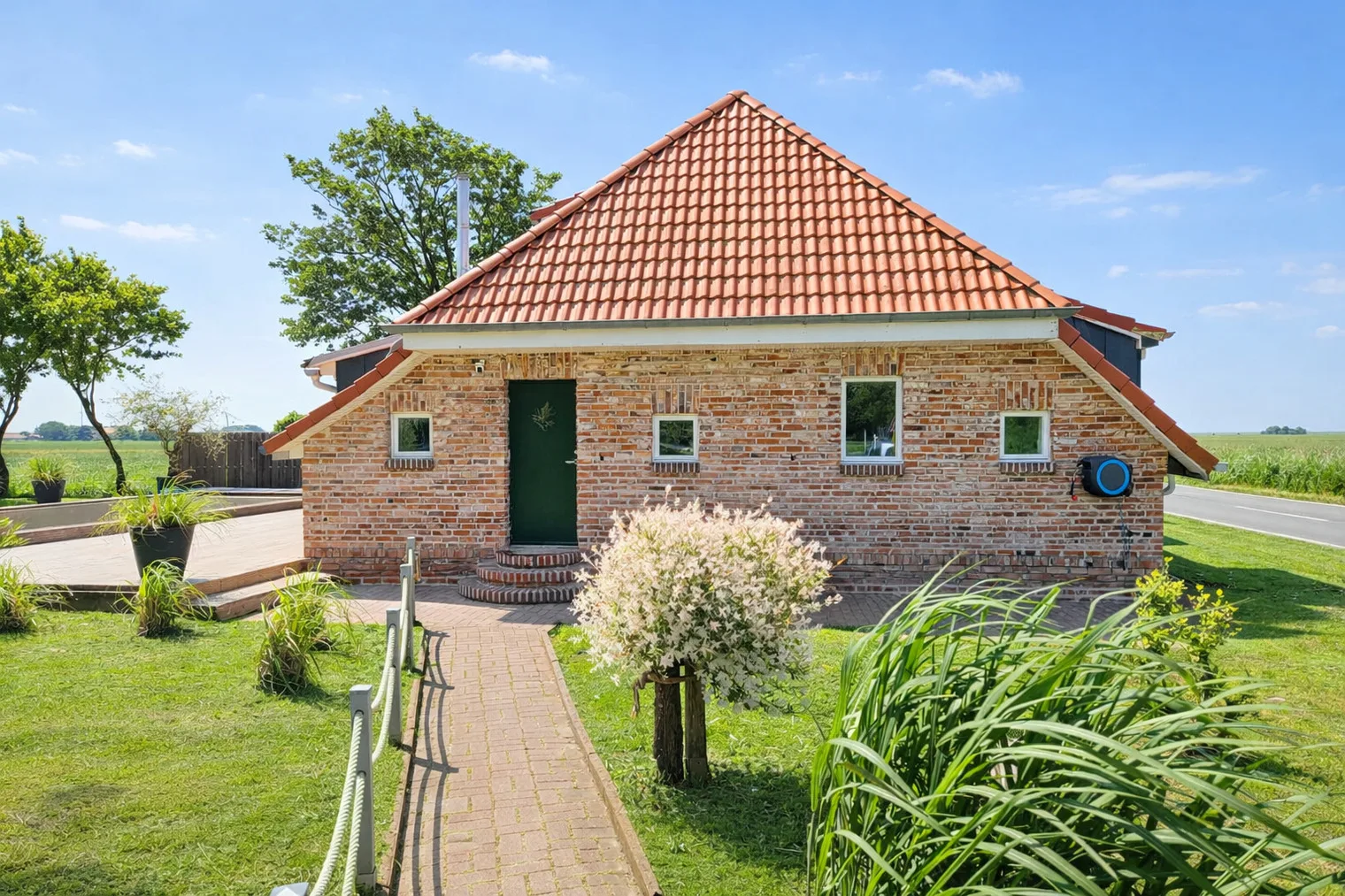 Ferienhaus"Huus an`t Diek" Luxus in Deichnähe mit Pool, Nähe Norddeich