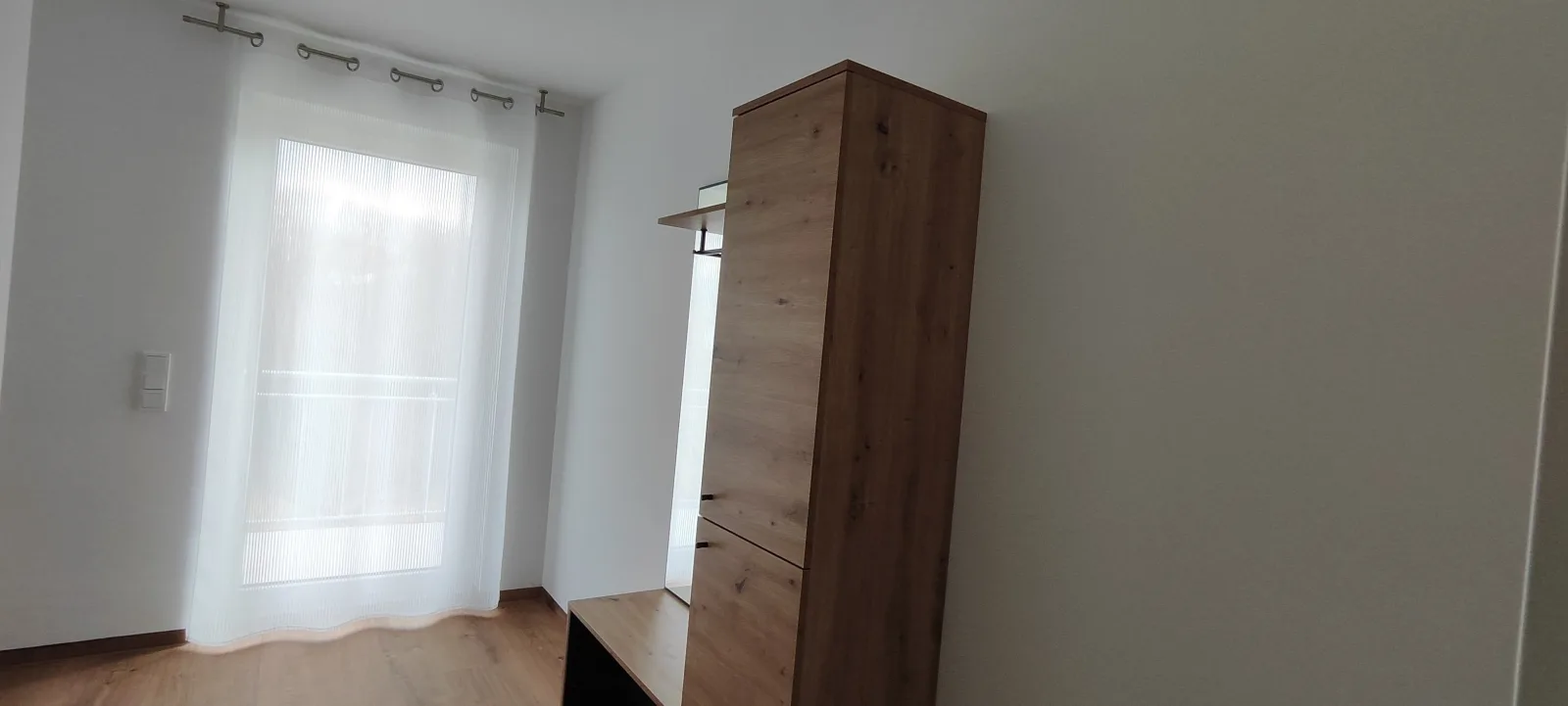 Doppel-/Zweibettzimmer mit Balkon