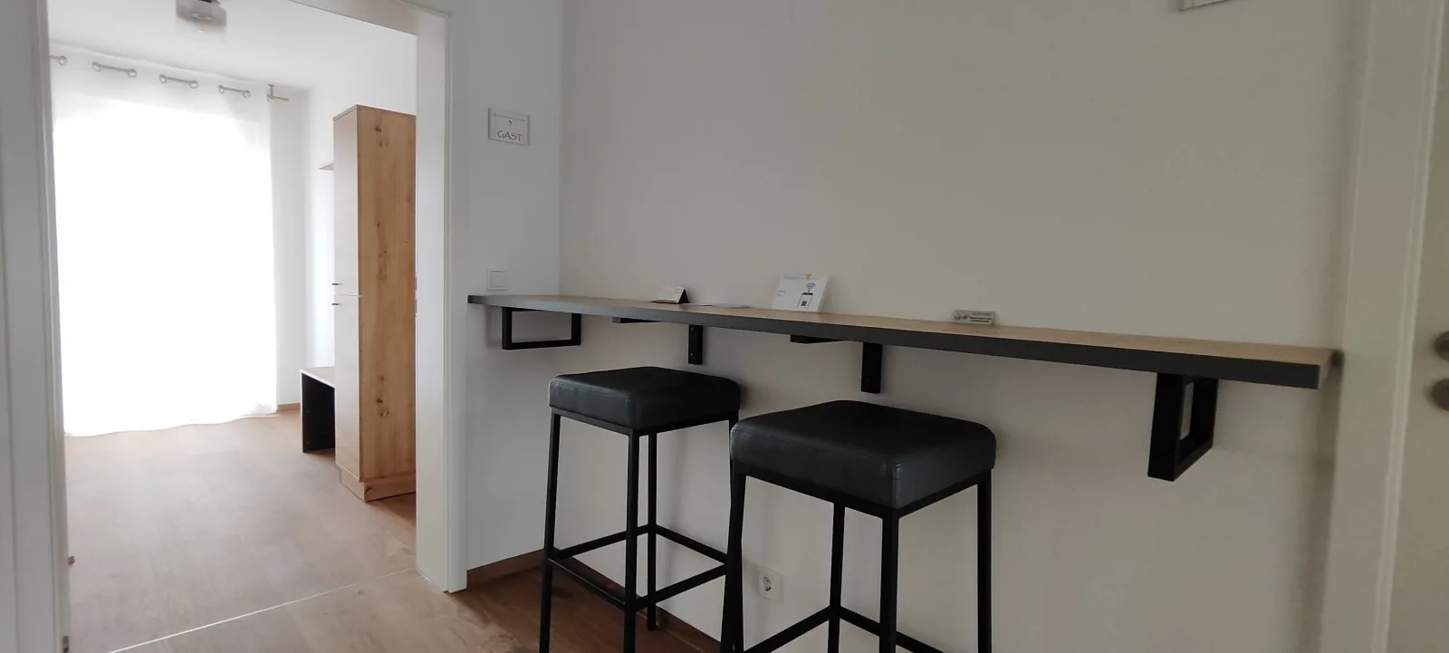 Doppel-/Zweibettzimmer mit Balkon