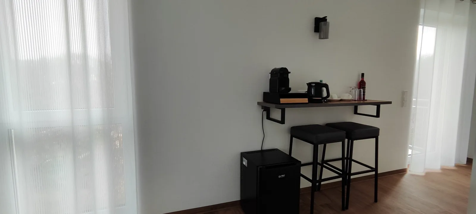Doppel-/Zweibettzimmer mit Balkon