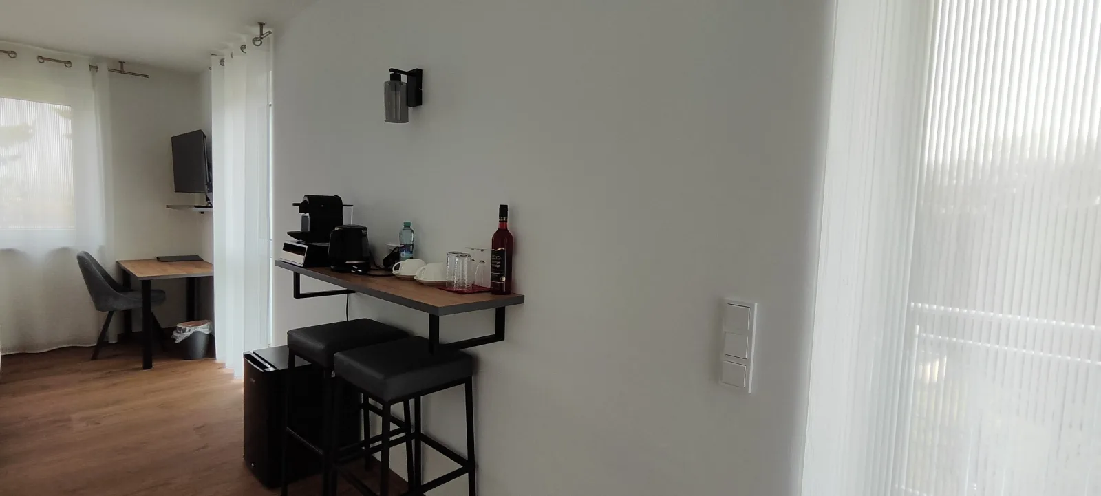 Doppel-/Zweibettzimmer mit Balkon