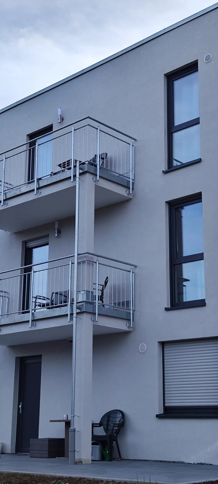 Doppel-/Zweibettzimmer mit Balkon