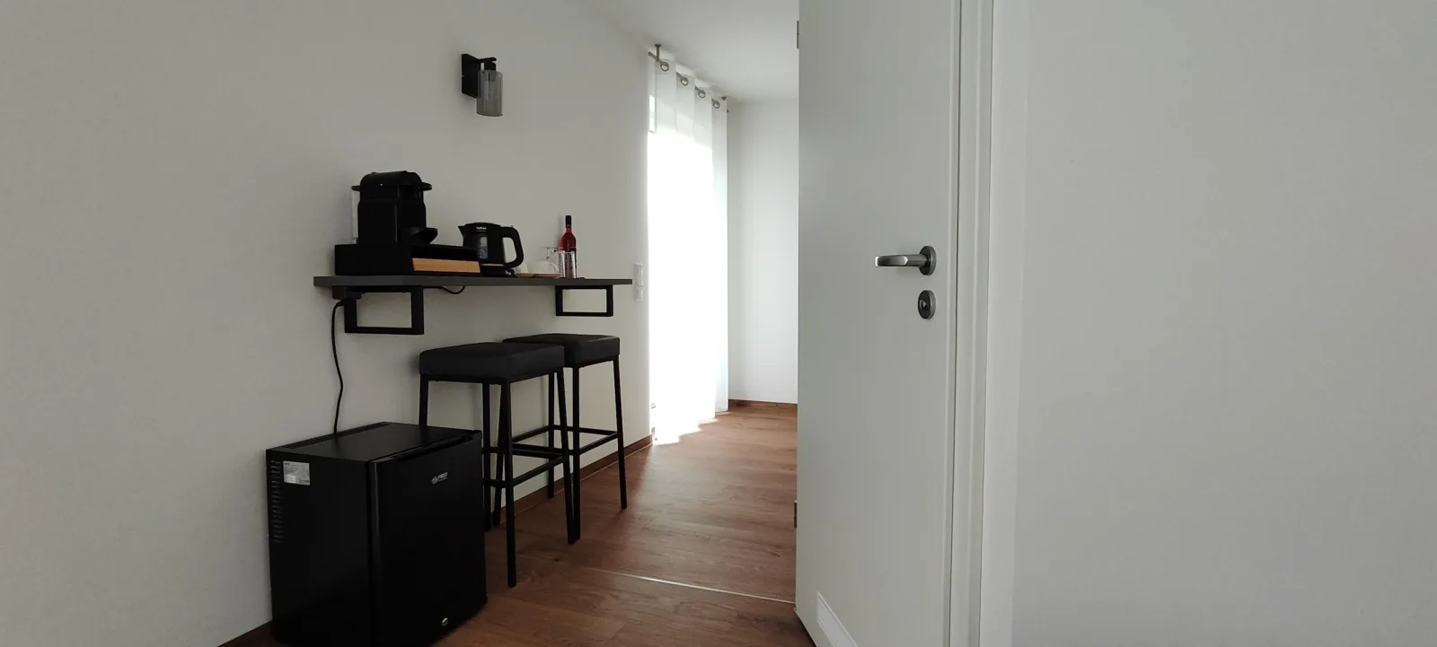 Doppel-/Zweibettzimmer mit Balkon