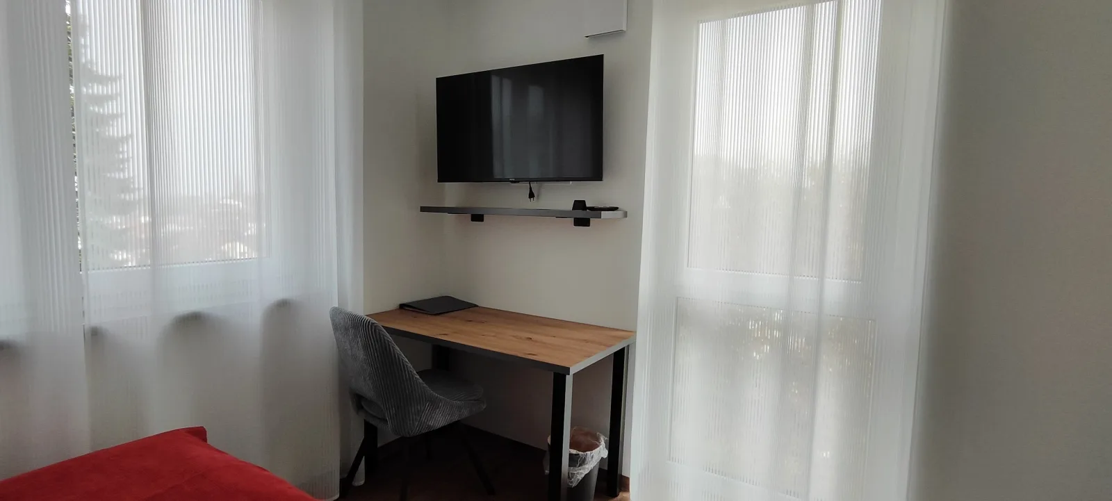 Doppel-/Zweibettzimmer mit Balkon