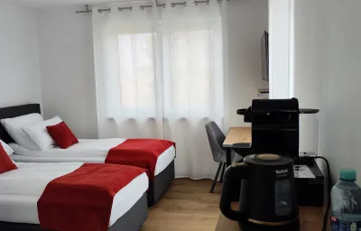 Doppel-/Zweibettzimmer mit Balkon
