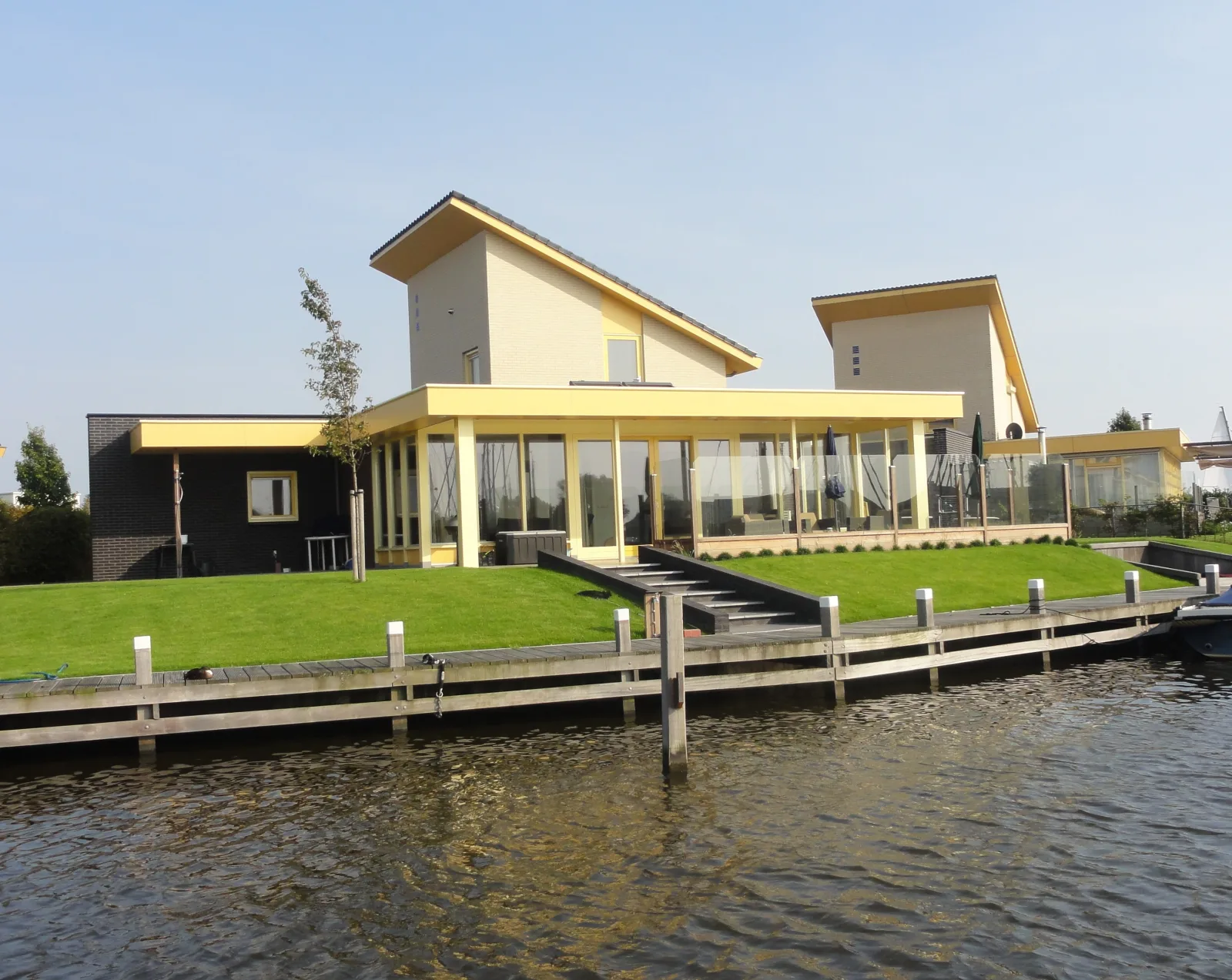 Vakantievilla Koudum met privé steiger