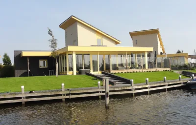 Vakantievilla Koudum met privé steiger