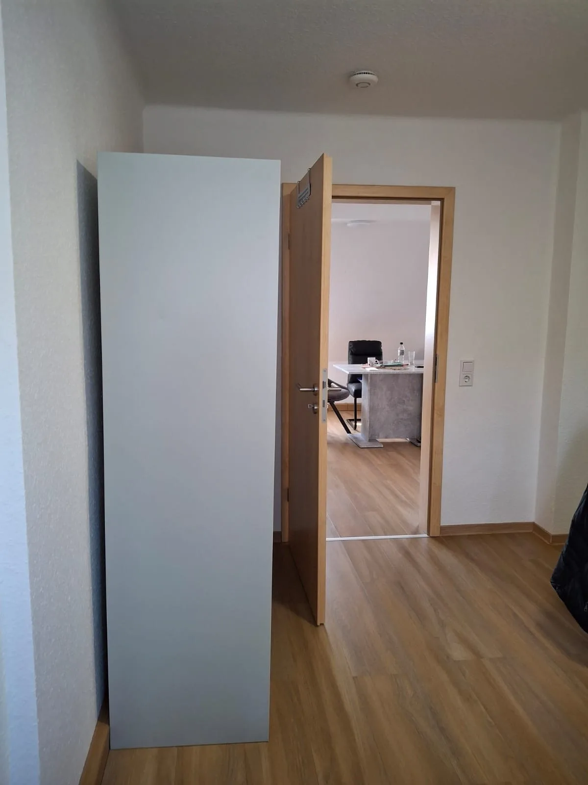 Schöne Vollausgestattete Monteurs- Gästewohnung nähe Raffinerie Leuna und Geiseltalsee / 0307