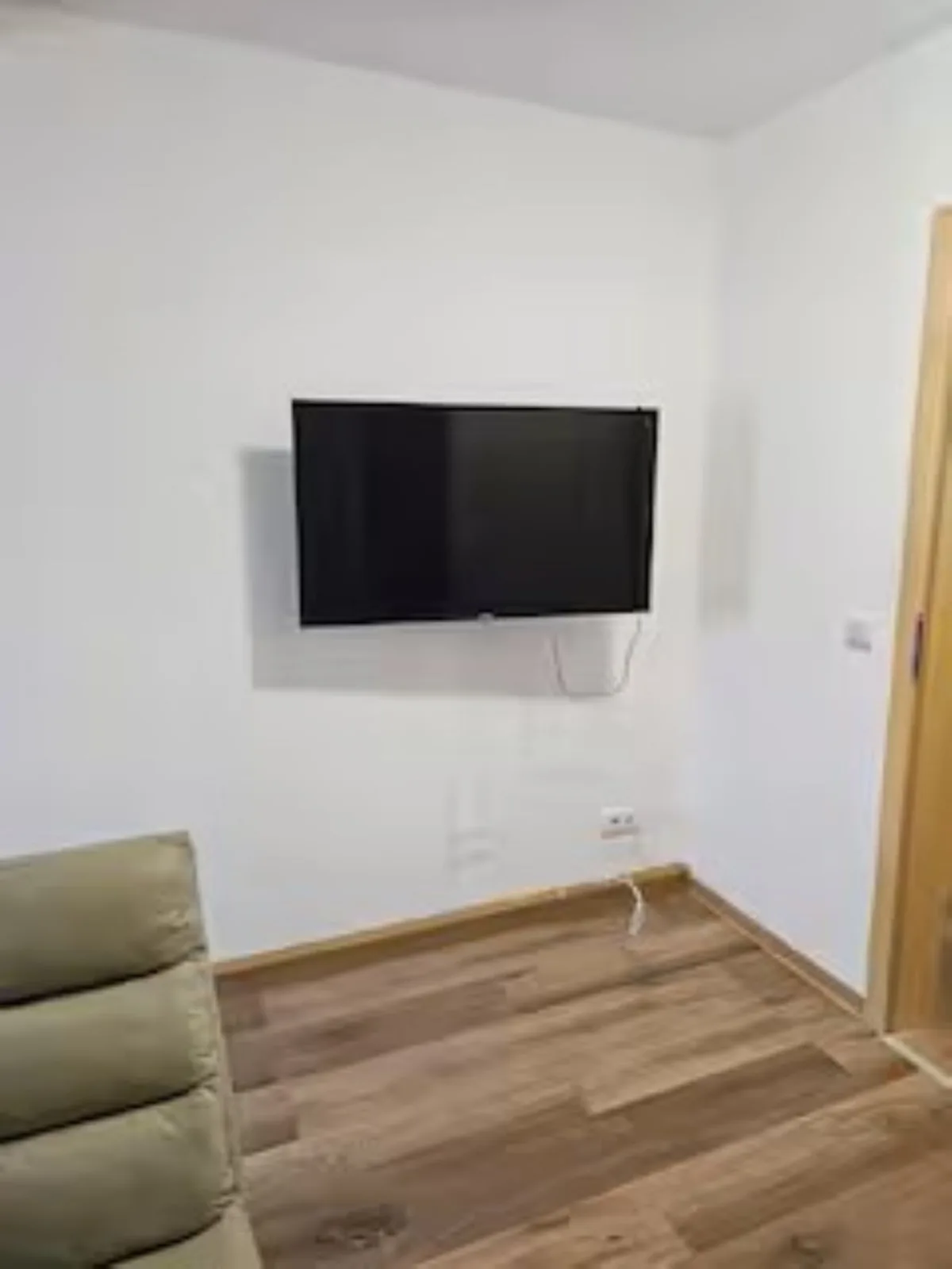 Schöne Vollausgestattete Monteurs- Gästewohnung nähe Raffinerie Leuna und Geiseltalsee / 0308