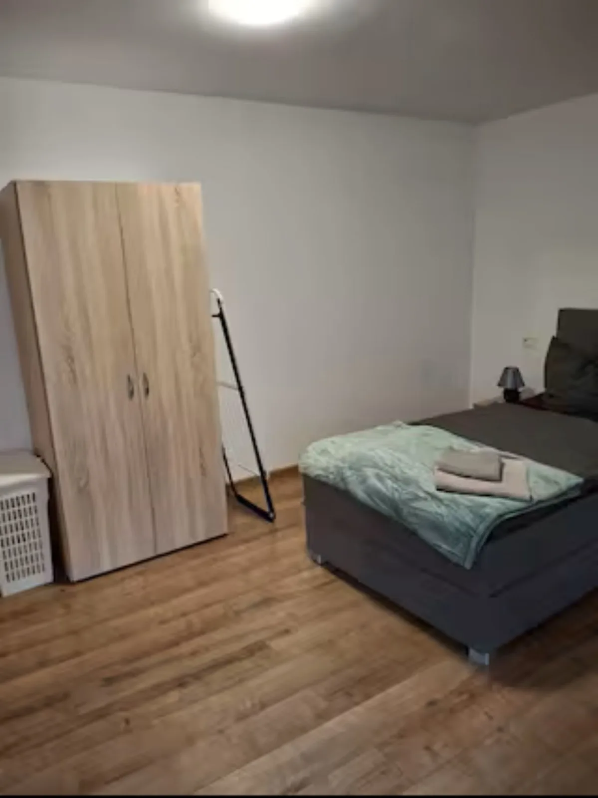 Schöne Vollausgestattete Monteurs- Gästewohnung in der Gartenstadt Leuna und nähe Geiseltalsee / 2210