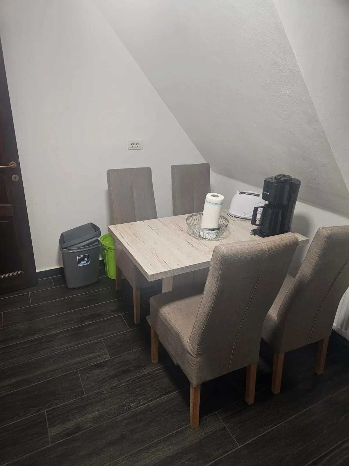 Schöne Vollausgestattete Monteurs- Gästewohnung in der Gartenstadt Leuna und nähe Geiseltalsee / 2409