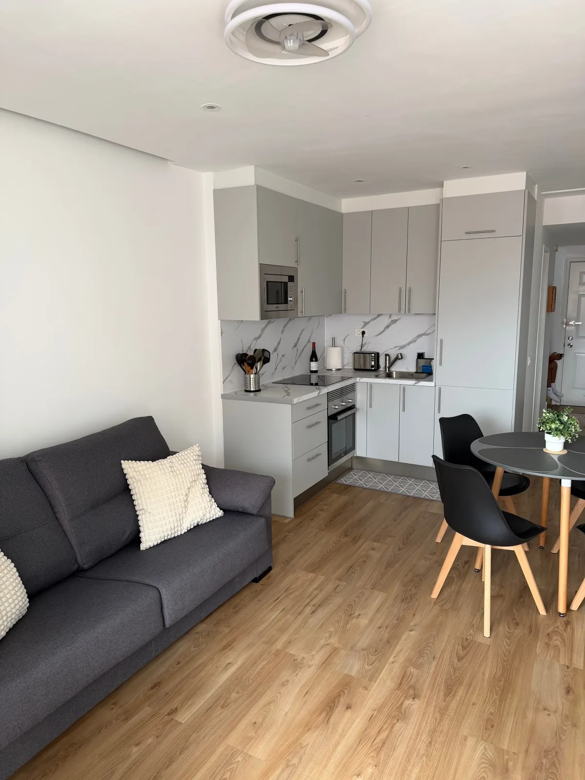 Sonnige Ferienwohnung mit Meersicht in Top-Lage