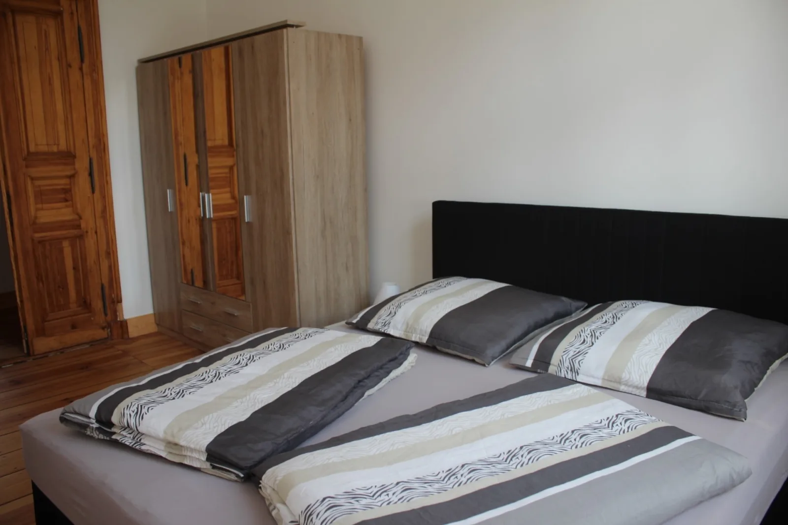 Alt-Berliner Schwanenhof Ferienwohnung EG rechts