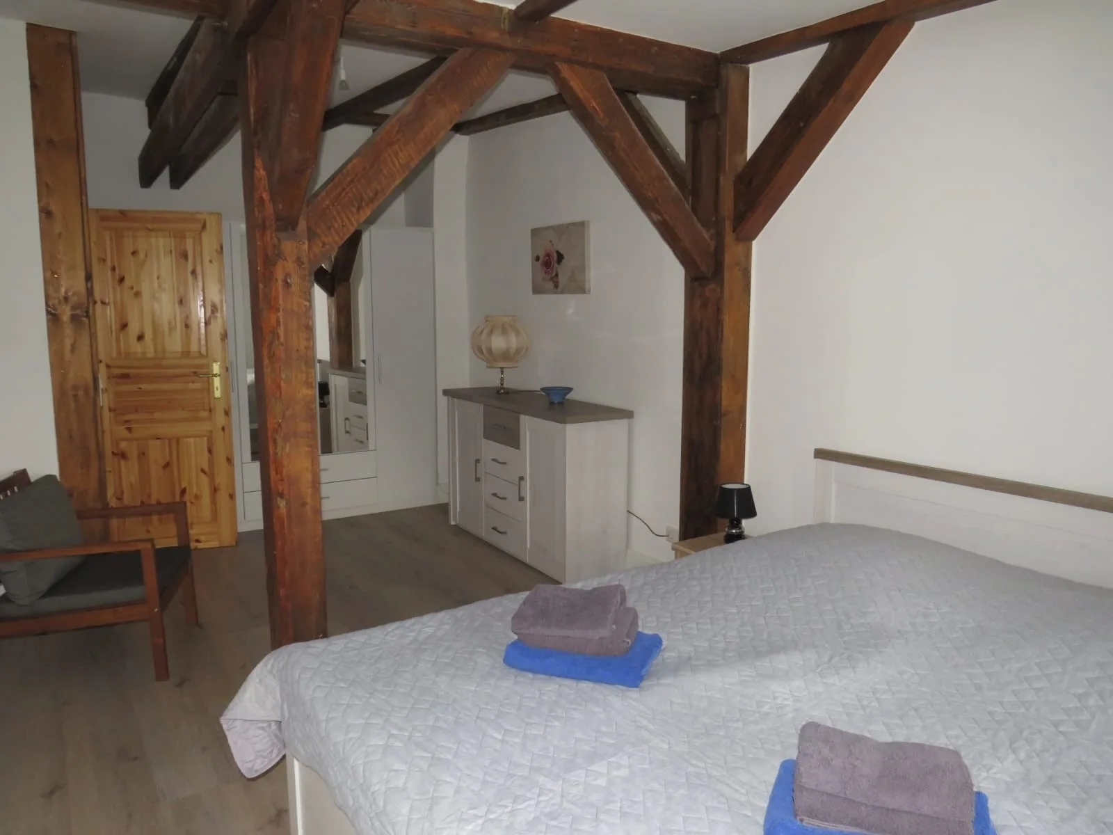 Alt-Berliner Schwanenhof Ferienwohnung DG rechts