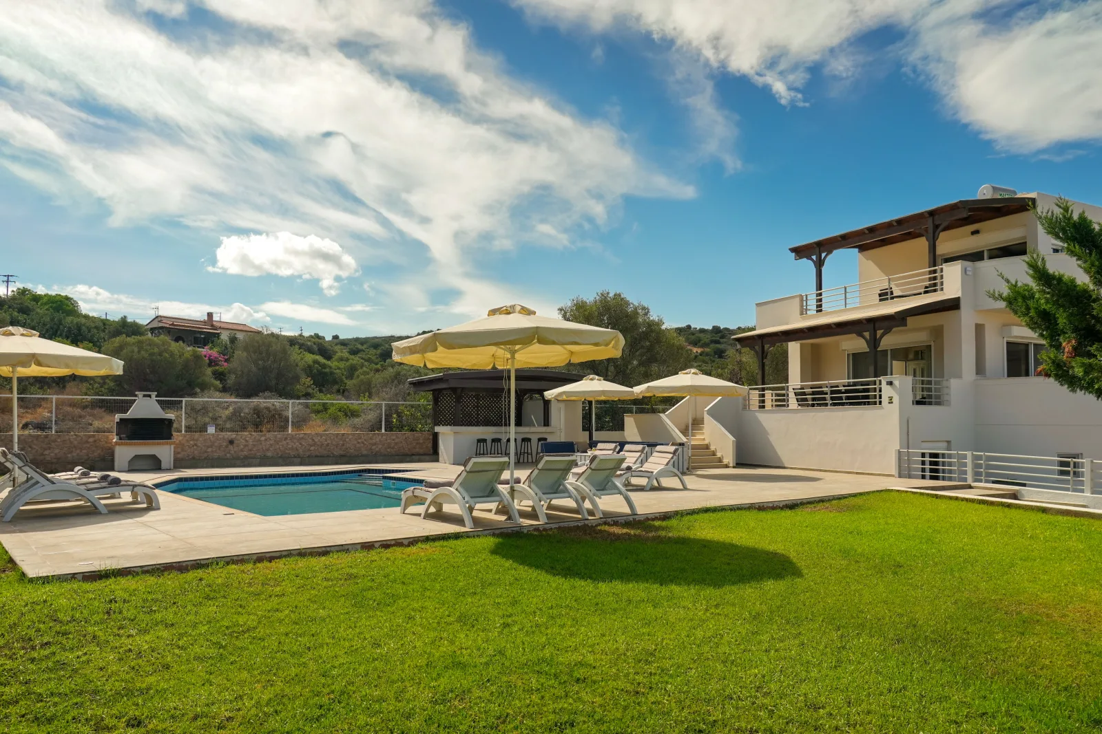 Lucy Lux Villa