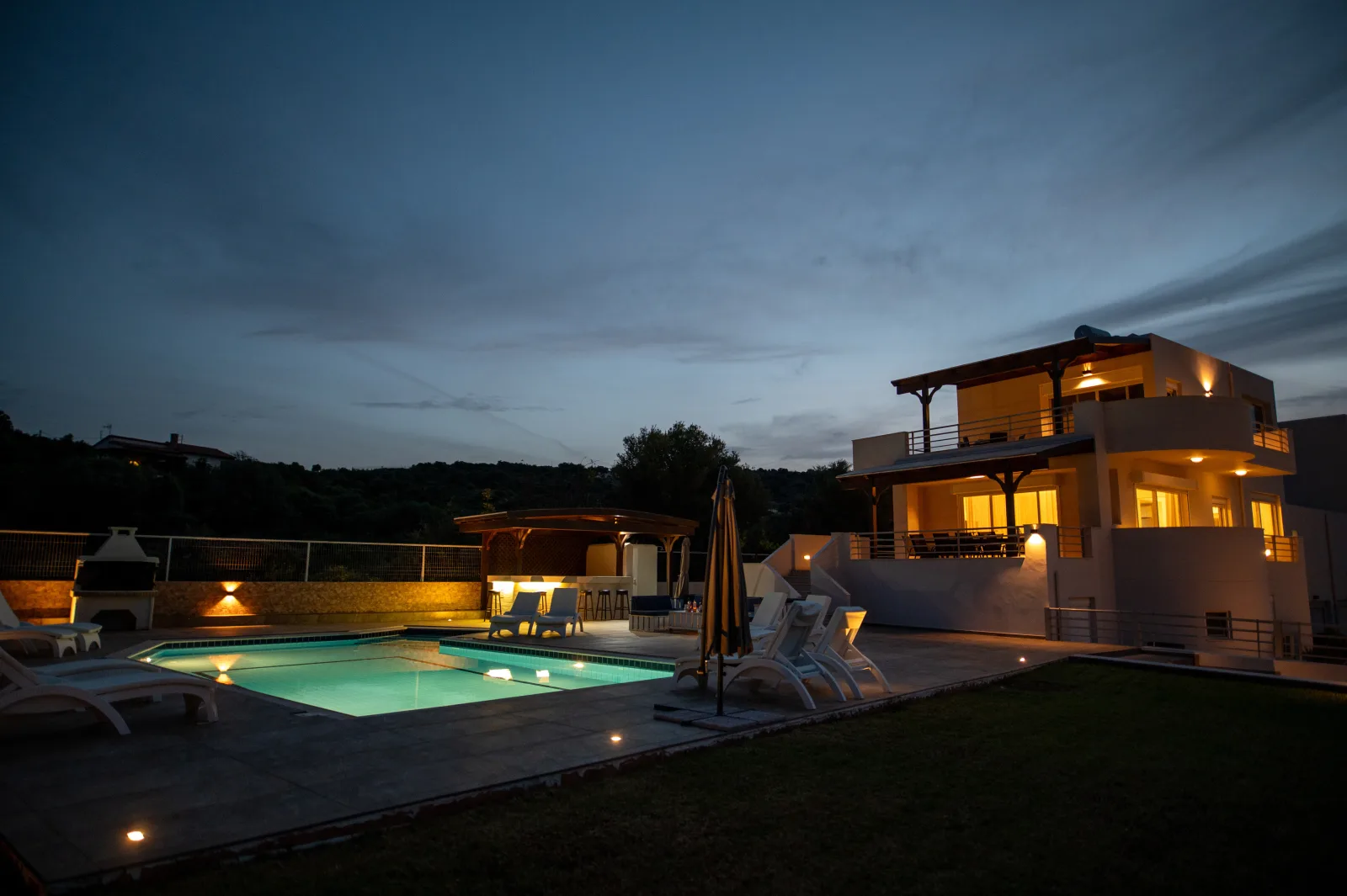 Lucy Lux Villa