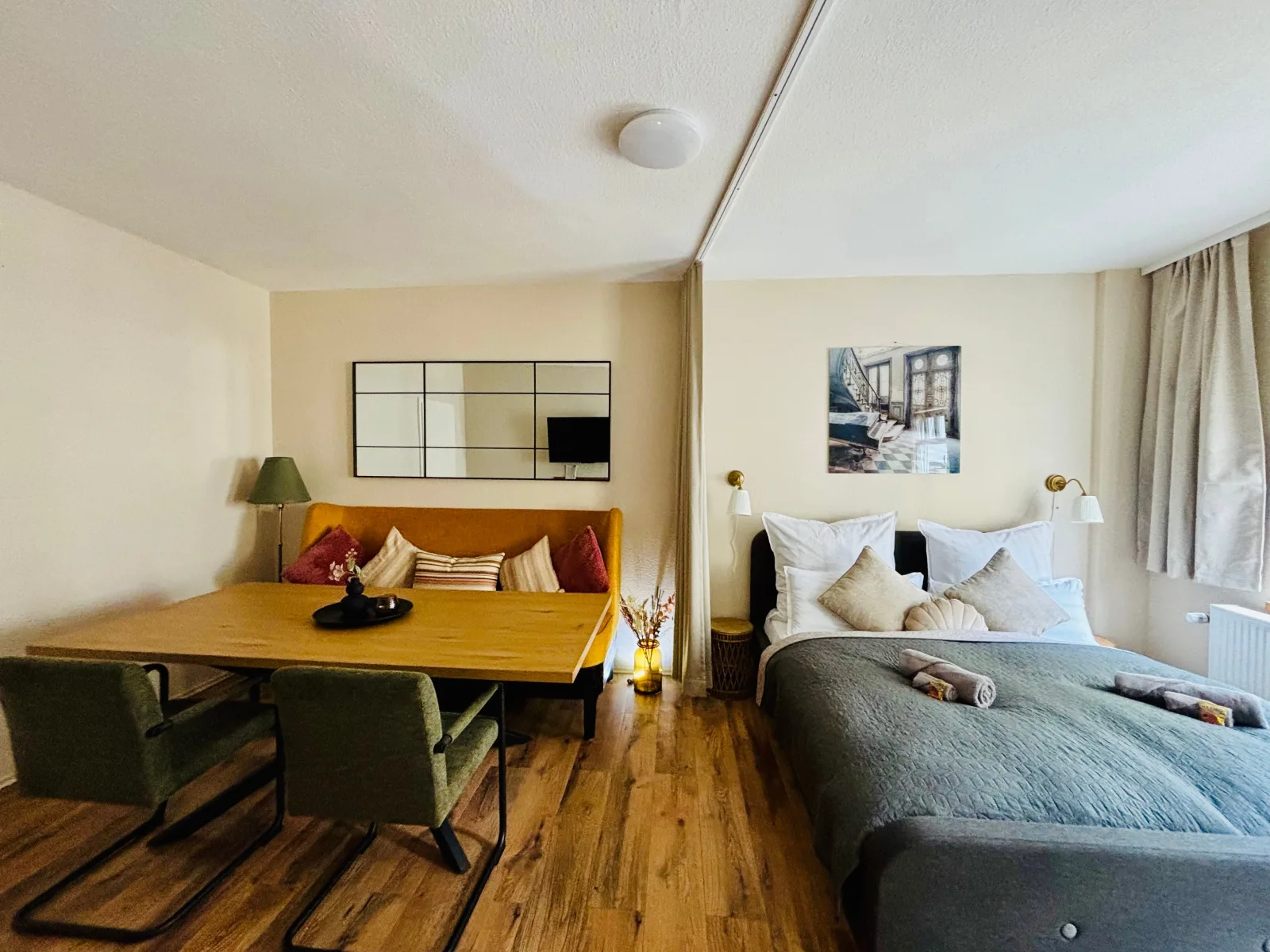 AyCatcherHomes - Chiron | Old Town | 2BR | 4 Guests