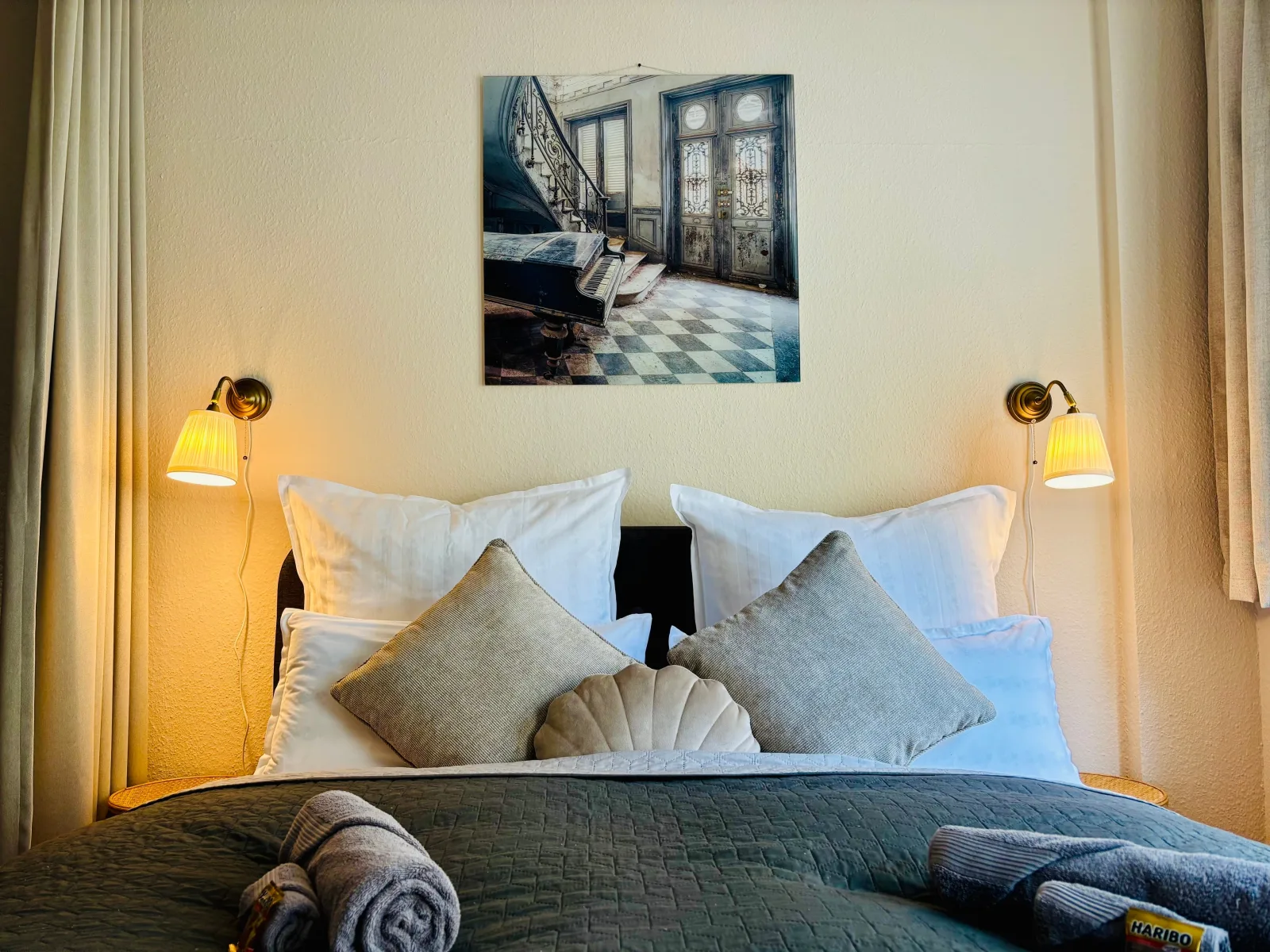 AyCatcherHomes - Chiron | Old Town | 2BR | 4 Guests