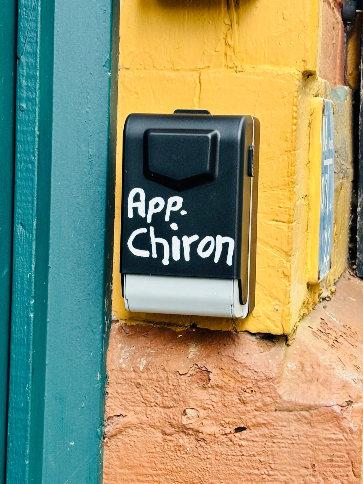 AyCatcherHomes - Chiron | Old Town | 2BR | 4 Guests