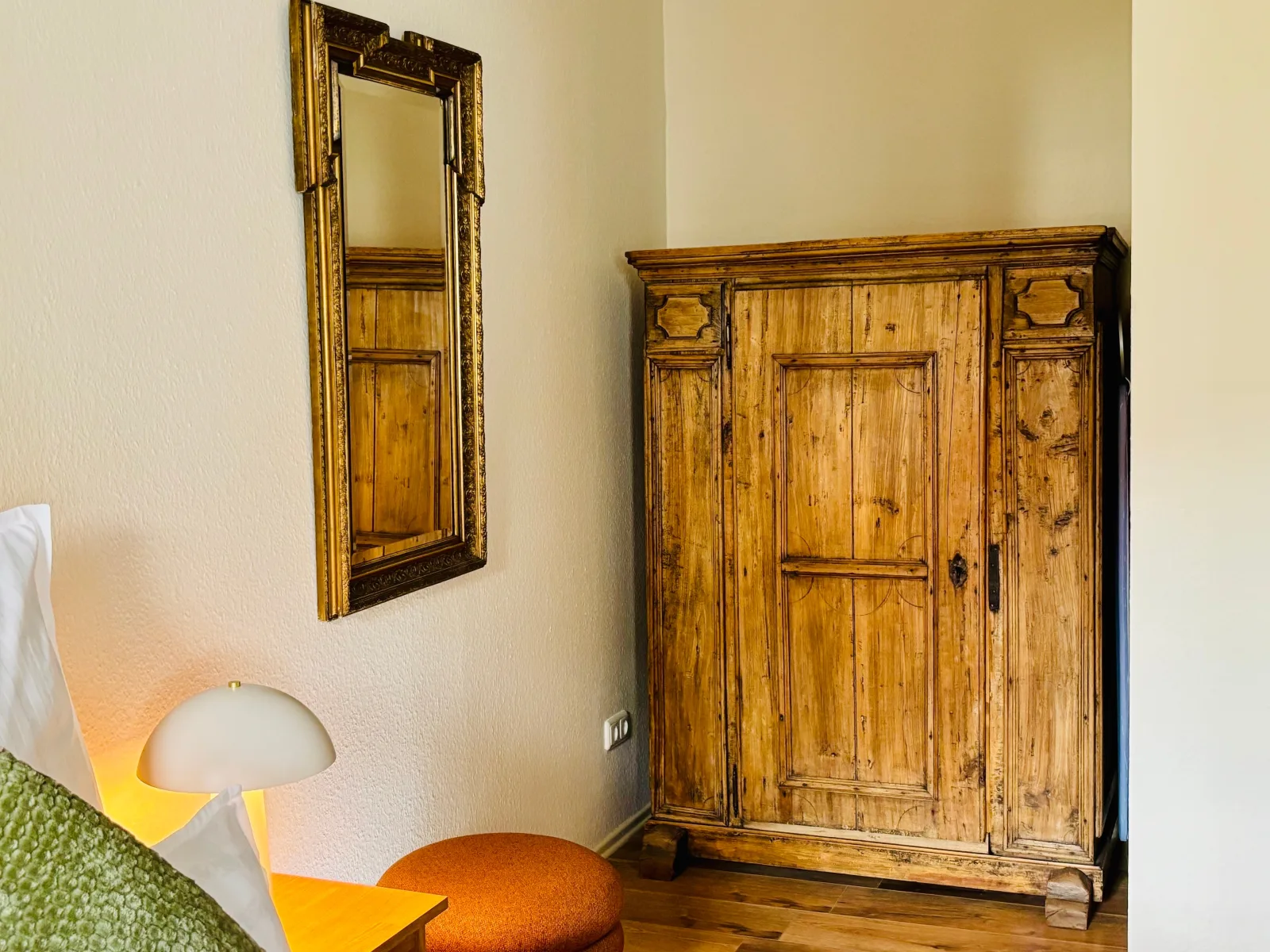 AyCatcherHomes - Chiron | Old Town | 2BR | 4 Guests