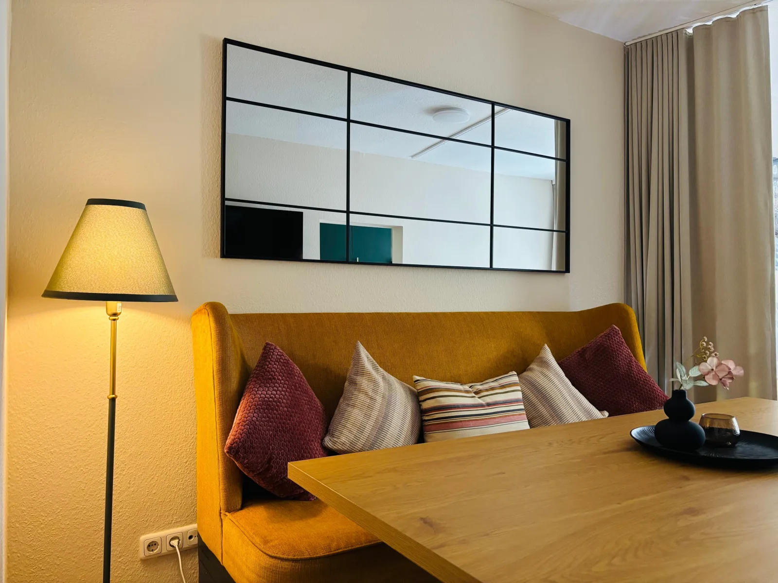 AyCatcherHomes - Chiron | Old Town | 2BR | 4 Guests