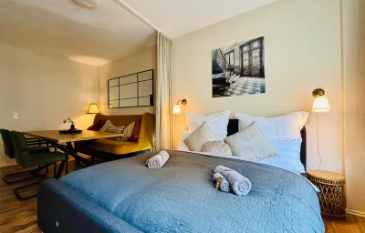 AyCatcherHomes - Chiron | Old Town | 2BR | 4 Guests