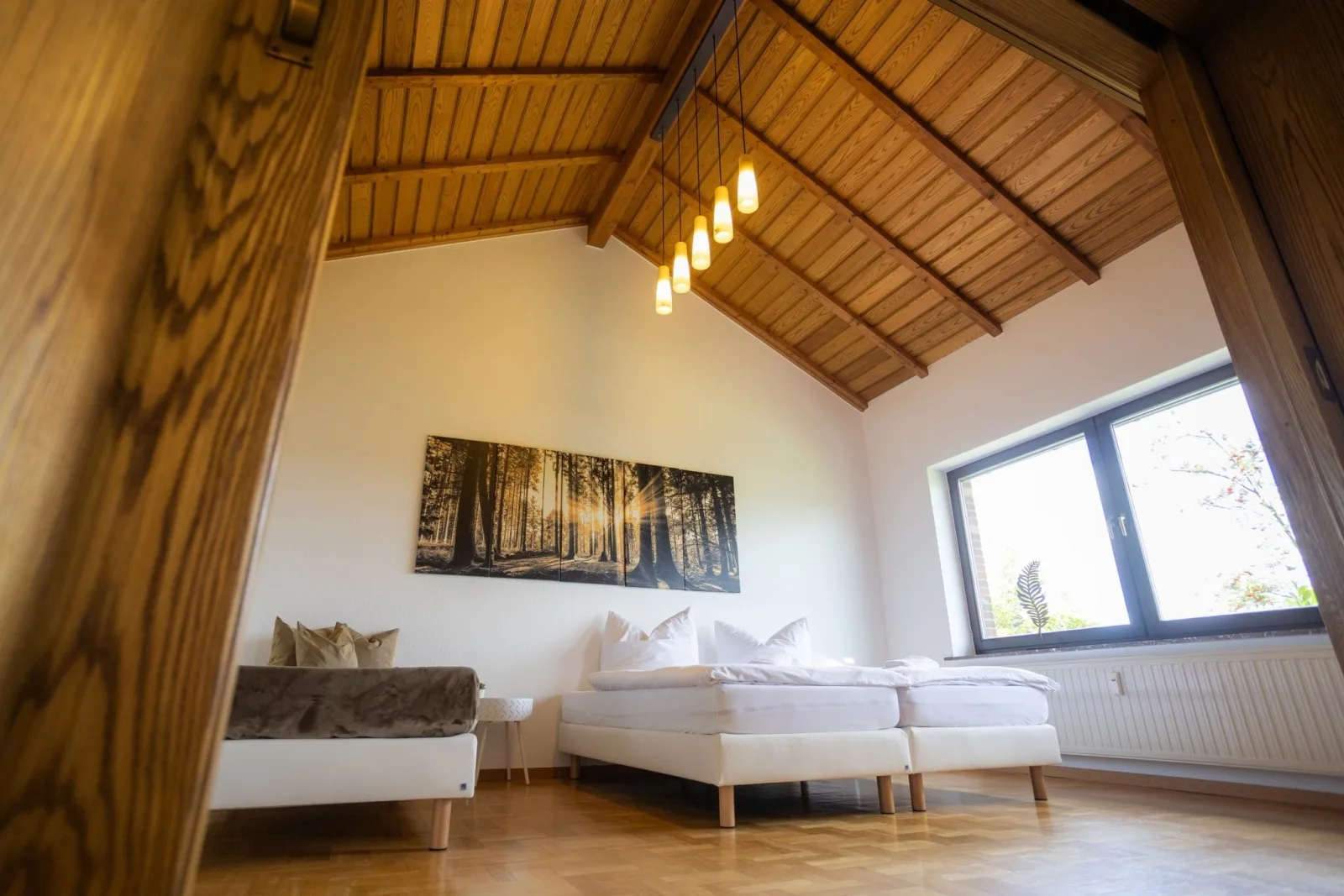 Ruhige Fewo "Giebelzauber" – 2 Schlafzimmer, eigene Terrasse, WLAN, Waschtrockner & kostenlose Parkplätze