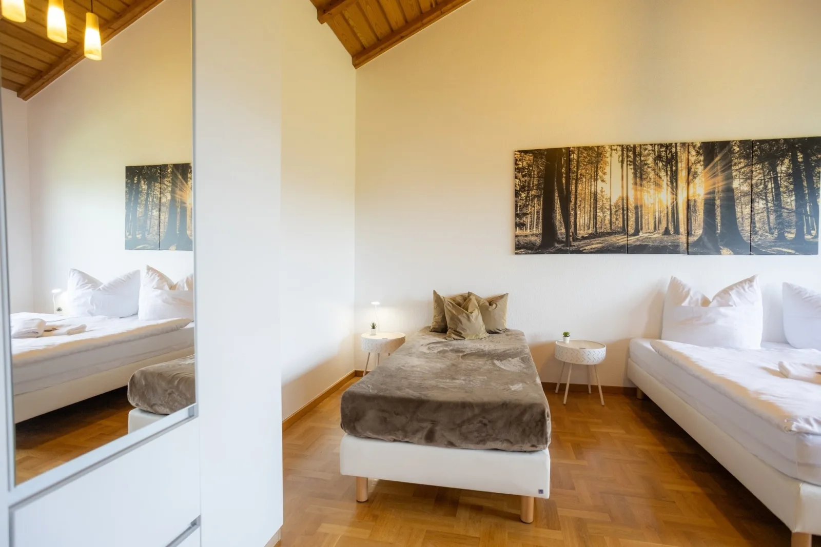 Ruhige Fewo "Giebelzauber" – 2 Schlafzimmer, eigene Terrasse, WLAN, Waschtrockner & kostenlose Parkplätze