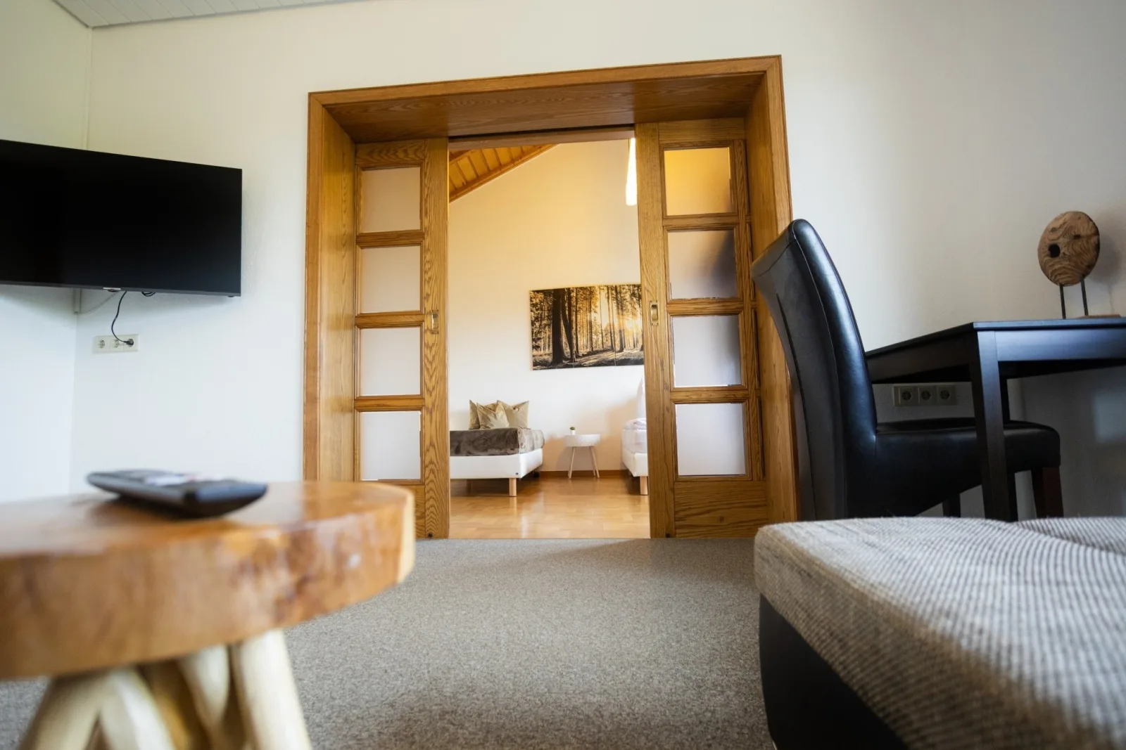 Ruhige Fewo "Giebelzauber" – 2 Schlafzimmer, eigene Terrasse, WLAN, Waschtrockner & kostenlose Parkplätze