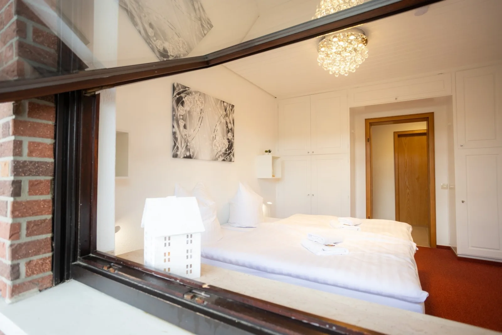 Ruhige Fewo "Giebelzauber" – 2 Schlafzimmer, eigene Terrasse, WLAN, Waschtrockner & kostenlose Parkplätze