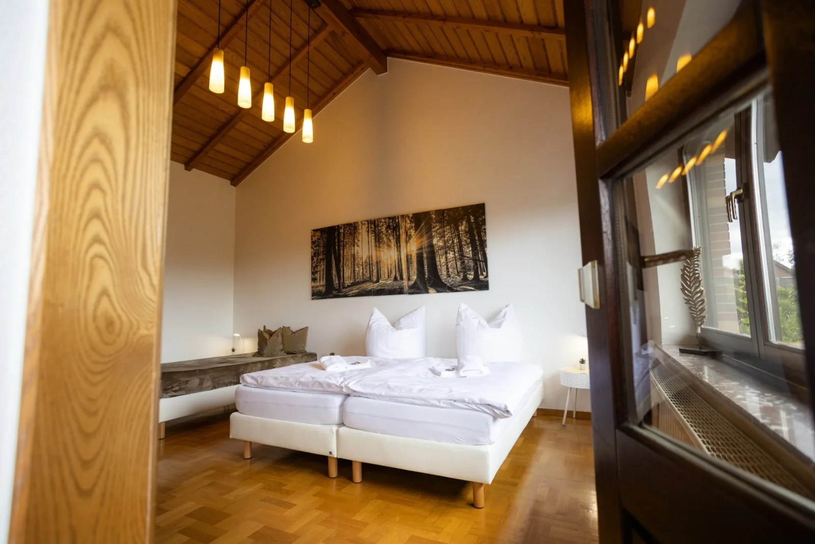 Ruhige Fewo "Giebelzauber" – 2 Schlafzimmer, eigene Terrasse, WLAN, Waschtrockner & kostenlose Parkplätze