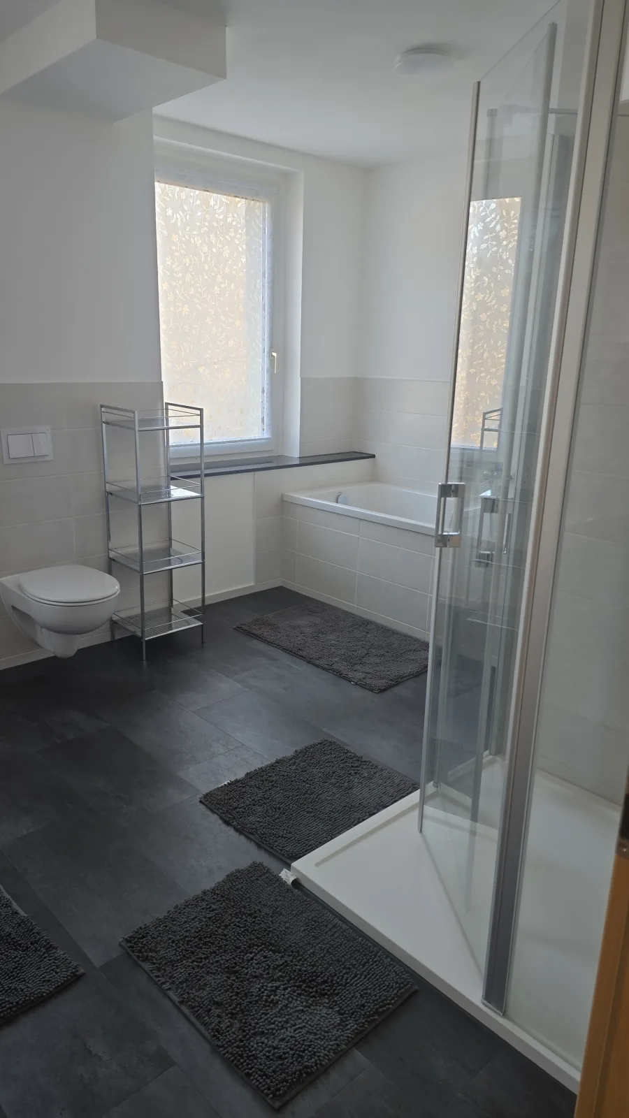 Schöne Vollausgestattete Monteurs- Gästewohnung nähe Raffinerie Leuna und Geiseltalsee / 0304