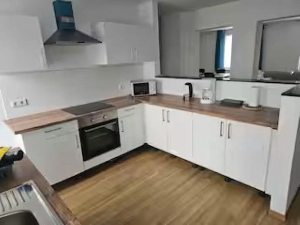 Schöne Vollausgestattete Monteurs- Gästewohnung nähe Raffinerie Leuna und Geiseltalsee / 0304