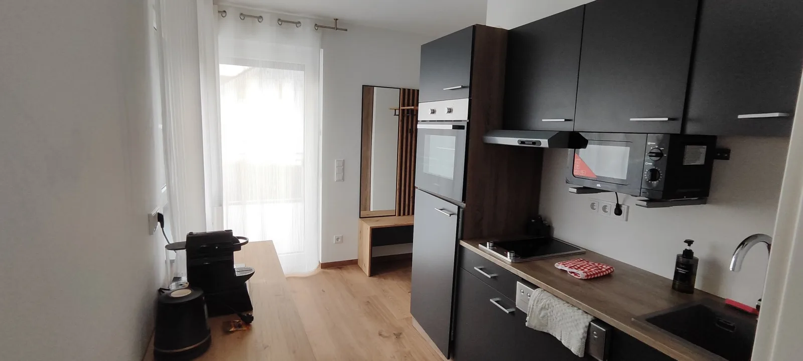 Doppel-/Zweibettzimmer mit Küche und großem Wintergarten