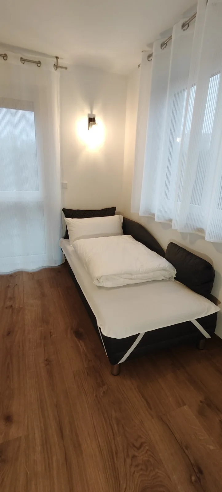 Doppel-/Zweibettzimmer mit Küche und großem Wintergarten