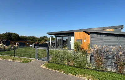 Chalet Black Pearl  Seeparx Süsel / nahe Scharbeutz und Haffkrug /Hund / Zaun / umzäunt