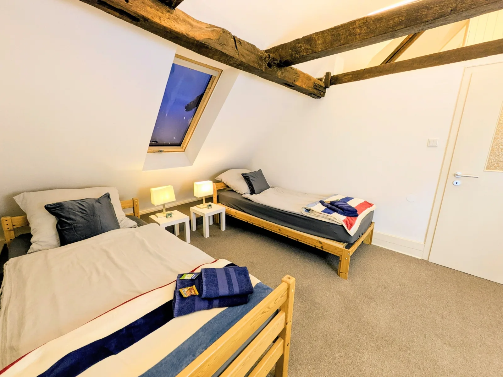 Ferienwohnung Kassel Traube bis 1 - 4 Pers.Parkplatz & Küche Modern