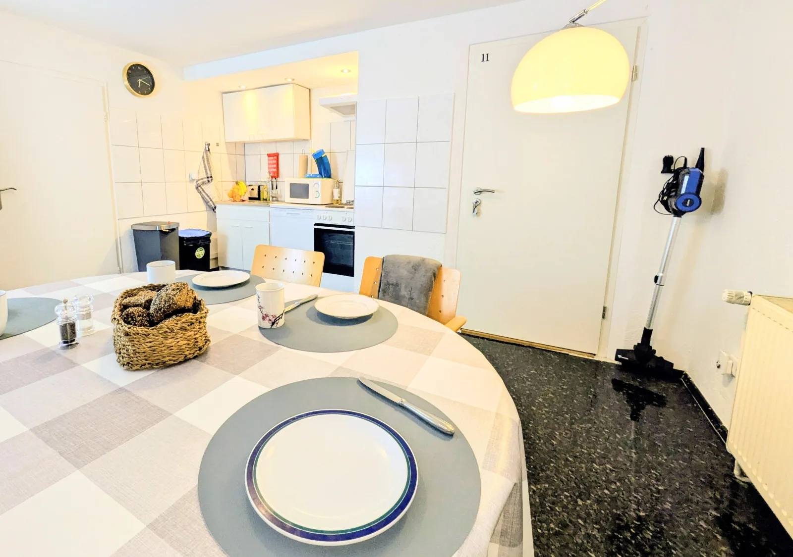 Ferienwohnung Kassel Kiwi Parkplatz Küche 1- 4 Personen EG Modern