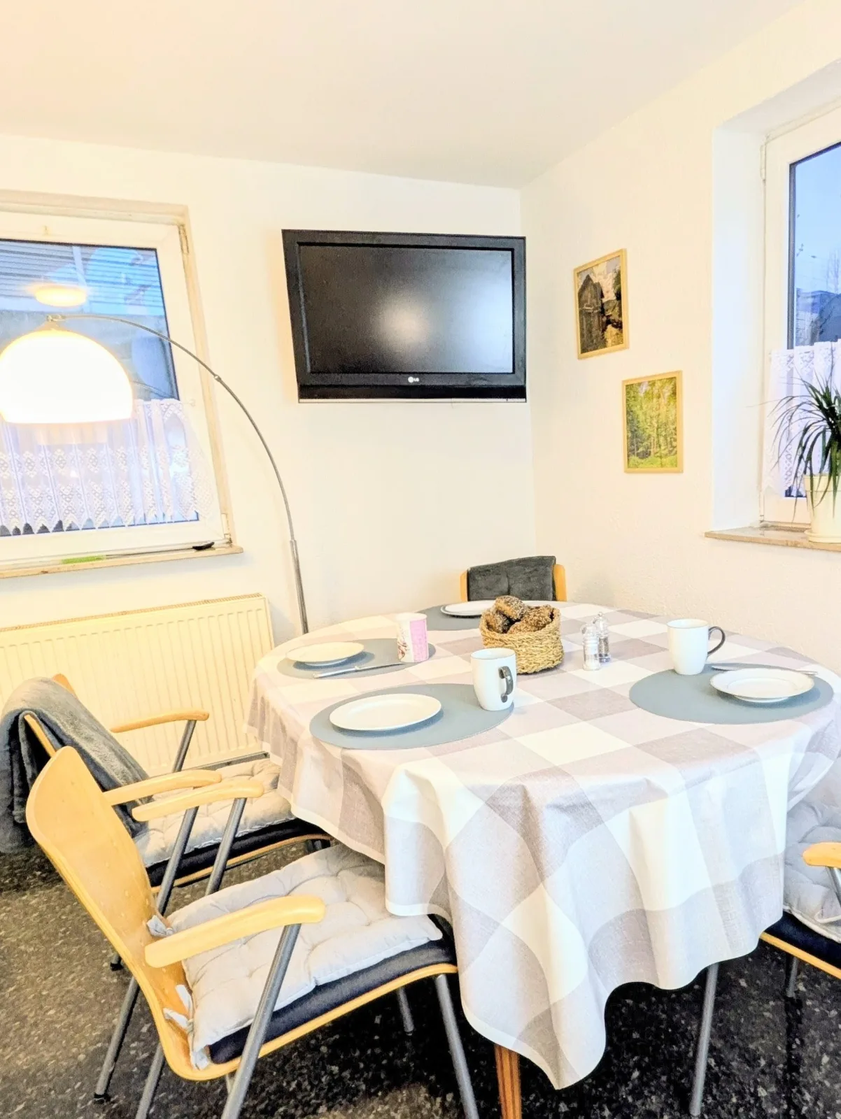 Ferienwohnung Kassel Kiwi Parkplatz Küche 1- 4 Personen EG Modern