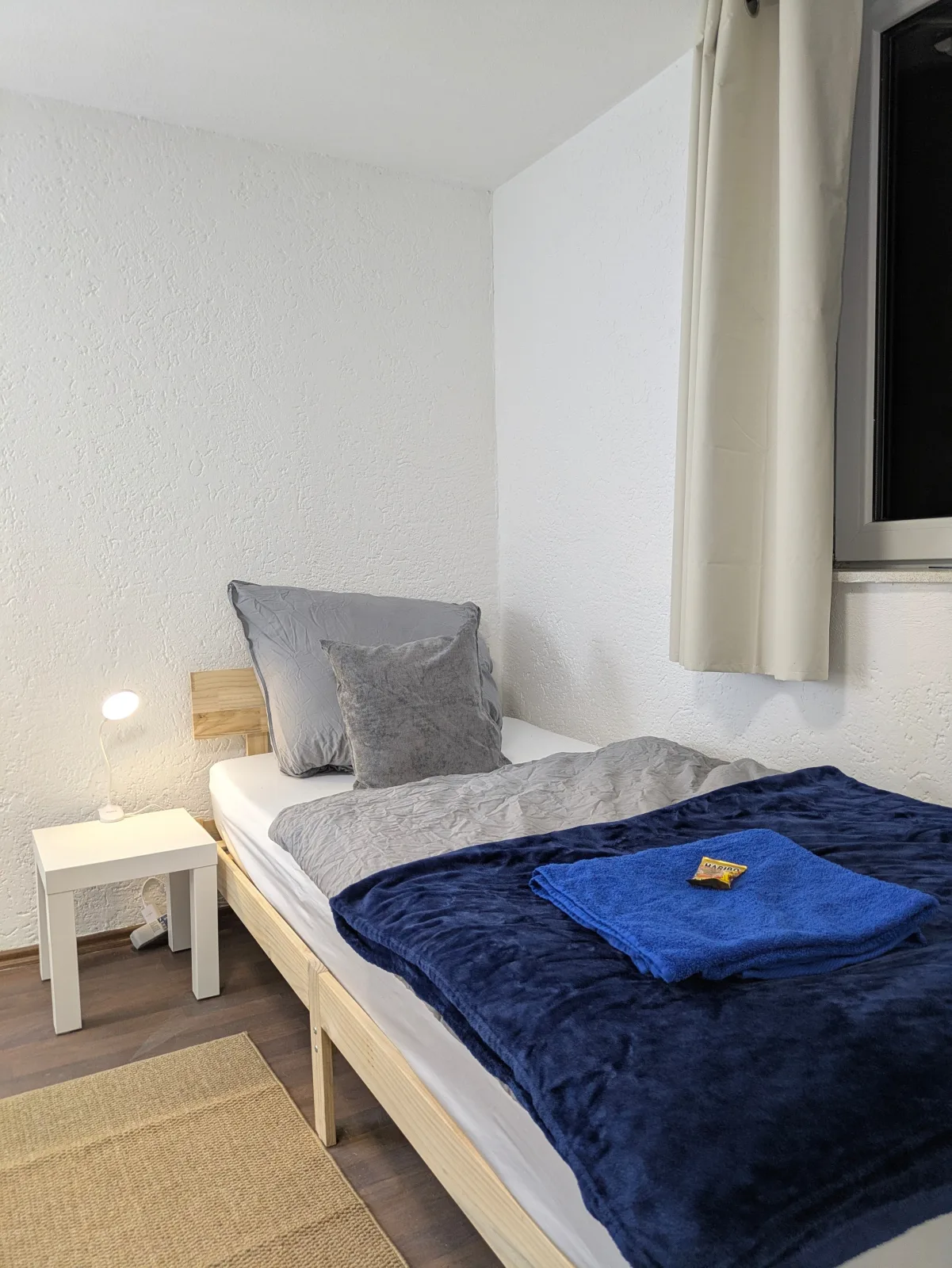 Ferienwohnung Orange 1.OG Kassel: 1-4 Betten | Zentral & Ruhig | 3 Min. zur Tram und Zug