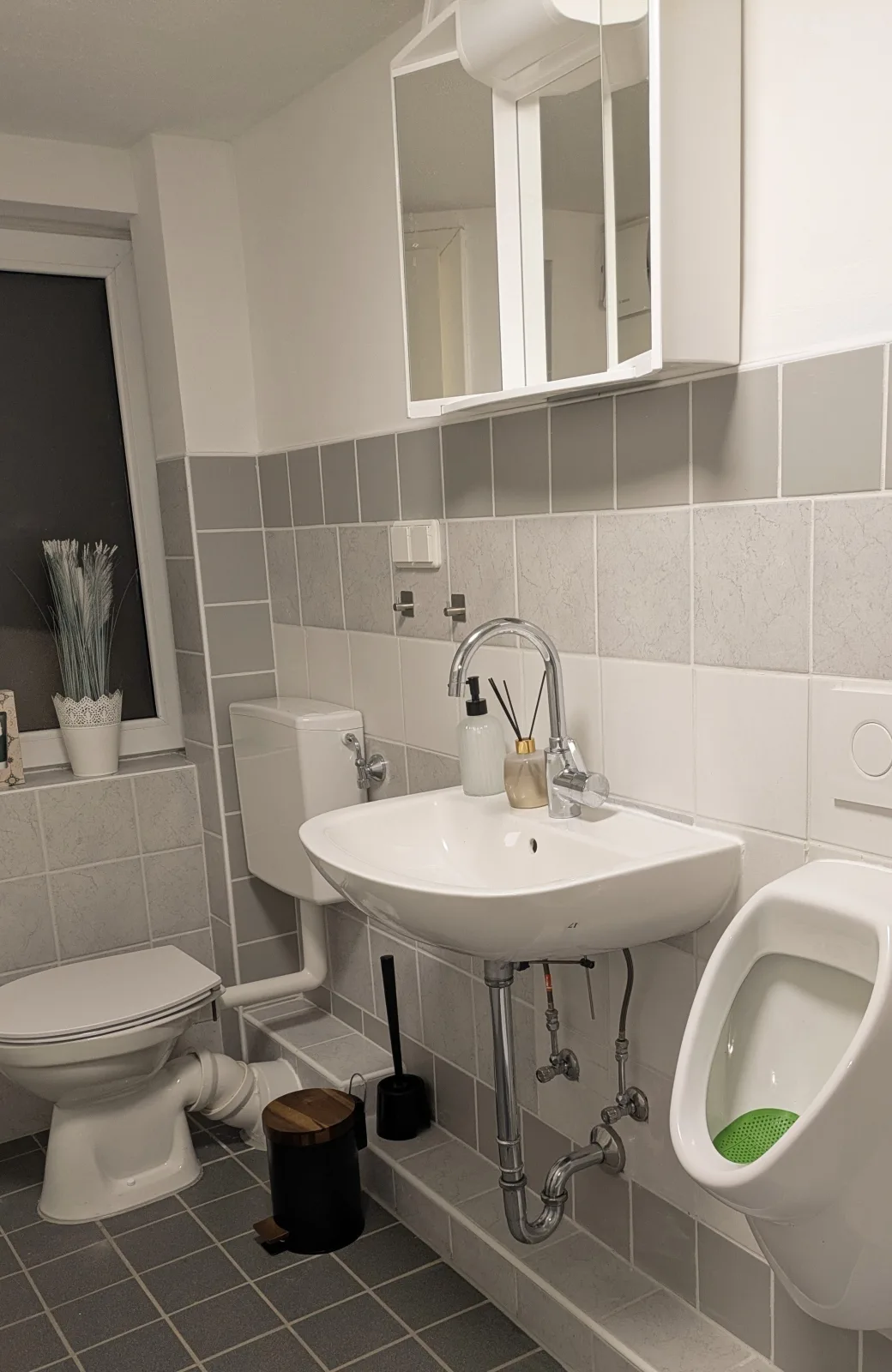 Ferienwohnung Orange 1.OG Kassel: 1-4 Betten | Zentral & Ruhig | 3 Min. zur Tram und Zug