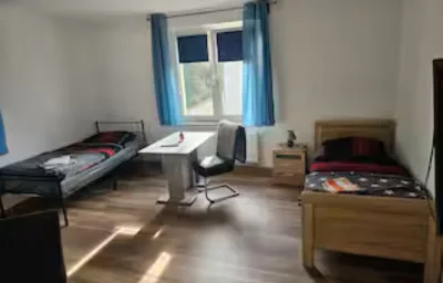 Schöne Vollausgestattete Monteurs- Gästewohnung nähe Raffinerie Leuna und Geiseltalsee / 0306