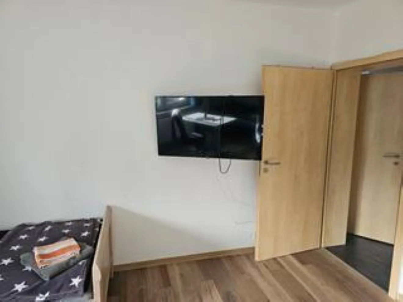 Schöne Vollausgestattete Monteurs- Gästewohnung nähe Raffinerie Leuna und Geiseltalsee / 0306