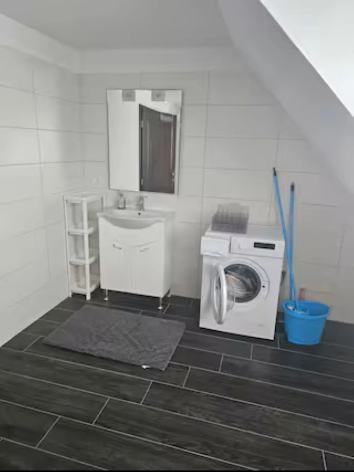 Schöne Vollausgestattete Monteurs- Gästewohnung in der Gartenstadt Leuna und nähe Geiseltalsee / 2209