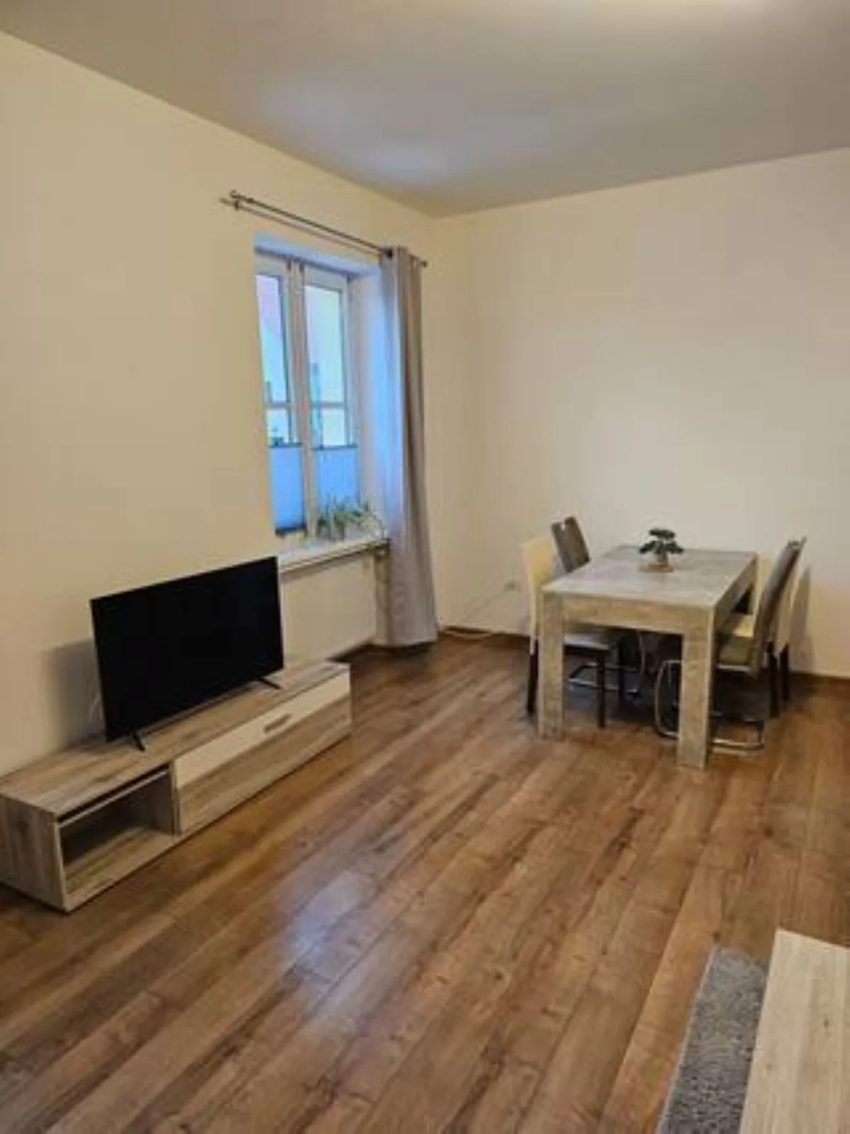 Schöne Vollausgestattete Monteurs- Gästewohnung in der Gartenstadt Leuna und nähe Geiseltalsee / 2202